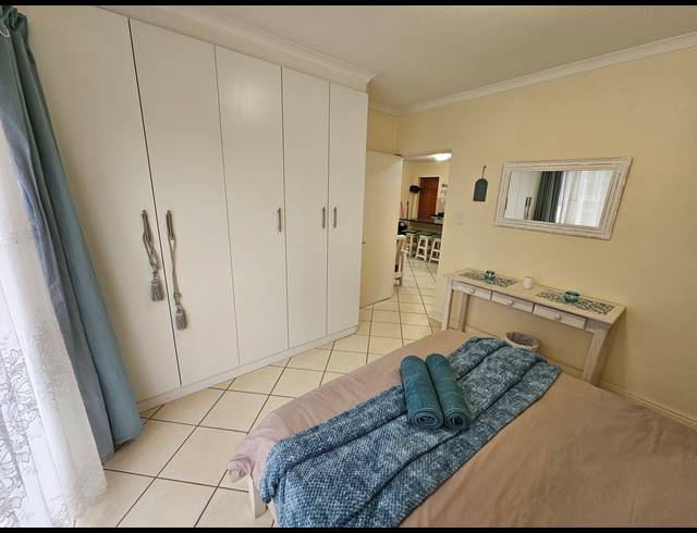 2 BEDROOM APARTMENT FOR SALE IN HARTENBOS CENTRAL